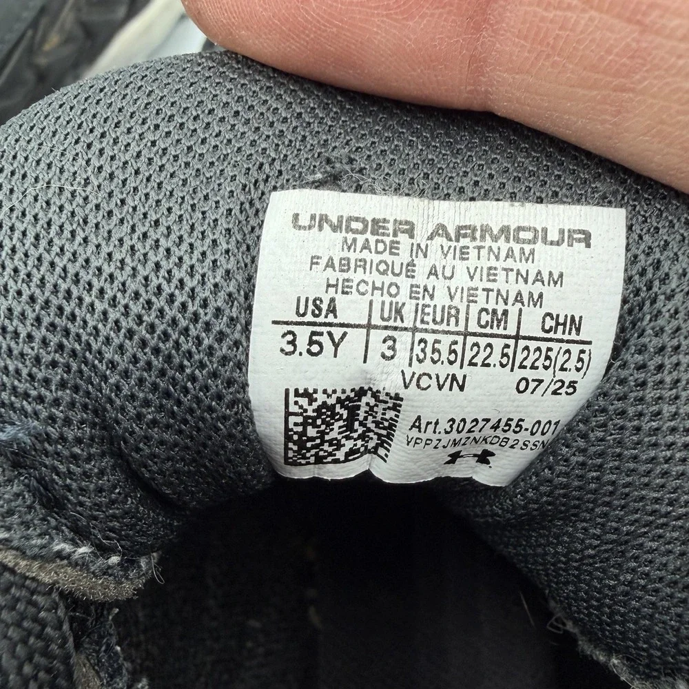 Under Armour Yard Football Turf Training Shoes Cleats Black White size 3.5 Y - Picture 9 of 10